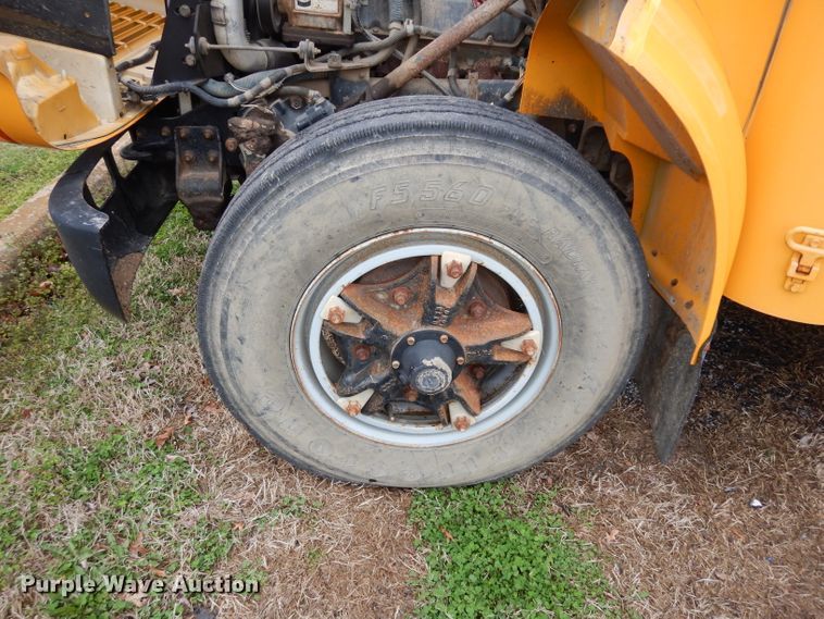 image for item DG6377 1996 International 3800 school bus