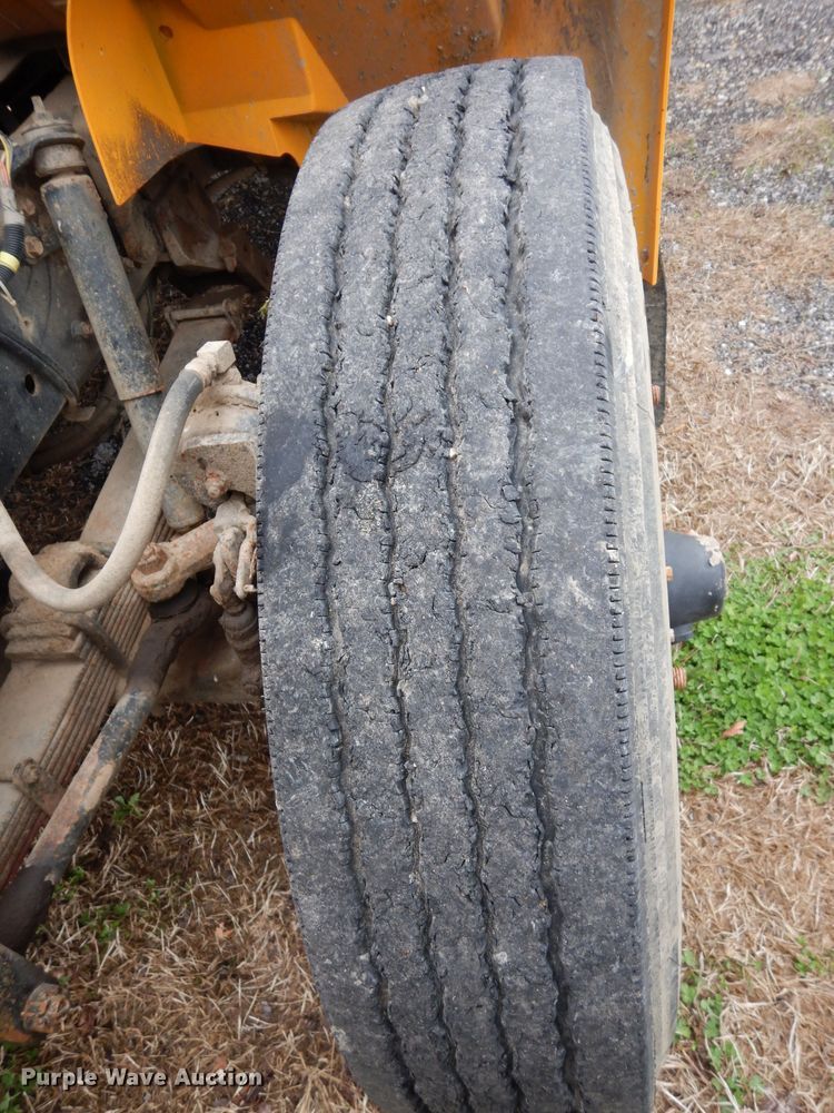 image for item DG6377 1996 International 3800 school bus