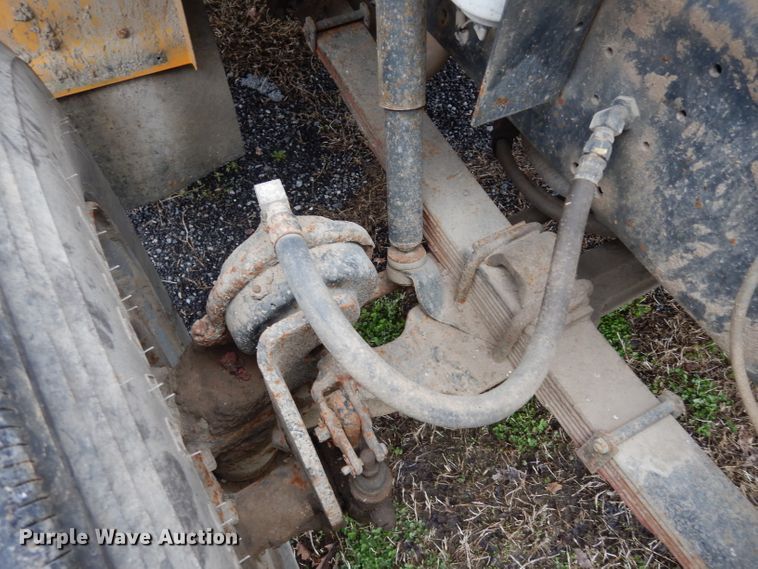 image for item DG6377 1996 International 3800 school bus