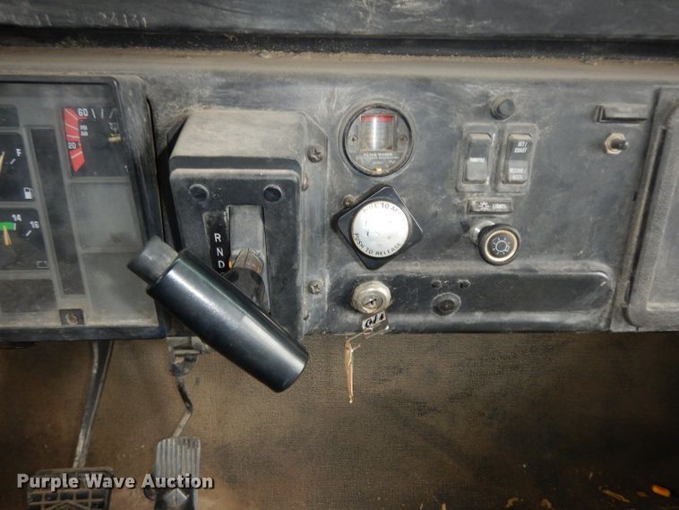 image for item DG6377 1996 International 3800 school bus