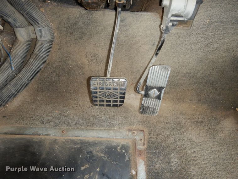 image for item DG6377 1996 International 3800 school bus