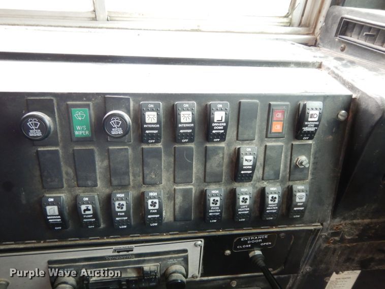 image for item DG6377 1996 International 3800 school bus