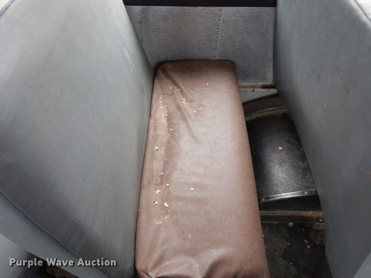 image for item DG6377 1996 International 3800 school bus