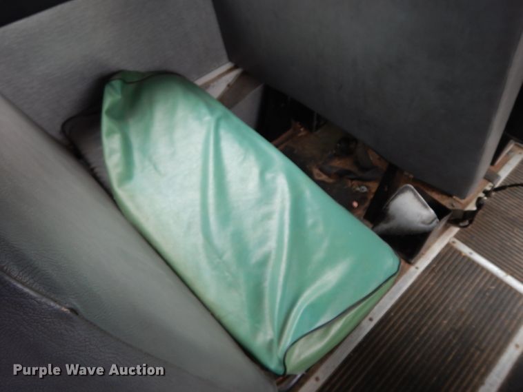 image for item DG6377 1996 International 3800 school bus