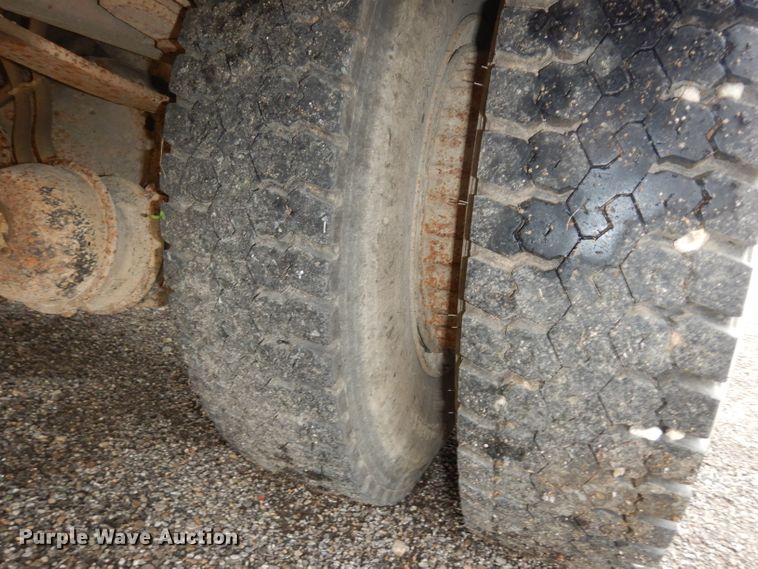 image for item DG6377 1996 International 3800 school bus