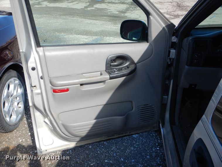 image for item DH6420 2004 Chevrolet Venture LS van