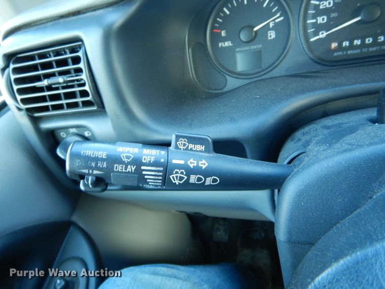 image for item DH6420 2004 Chevrolet Venture LS van