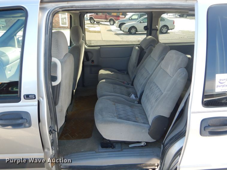image for item DH6420 2004 Chevrolet Venture LS van