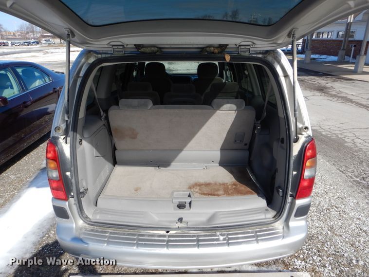 image for item DH6420 2004 Chevrolet Venture LS van