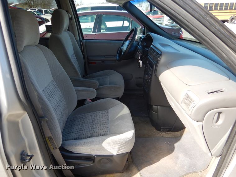 image for item DH6420 2004 Chevrolet Venture LS van