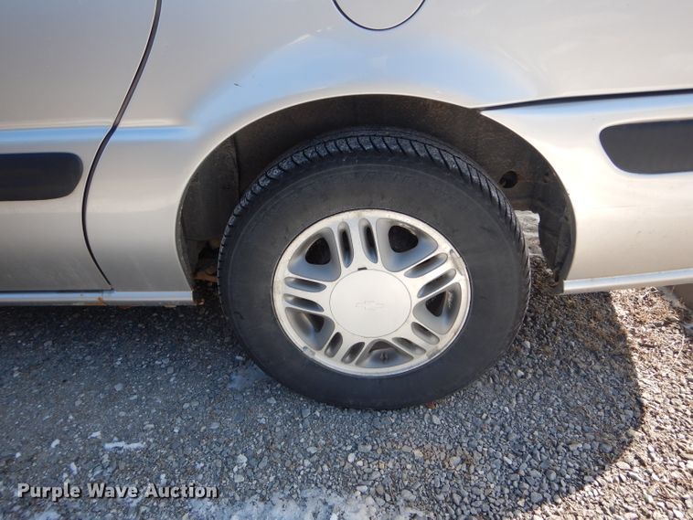 image for item DH6420 2004 Chevrolet Venture LS van