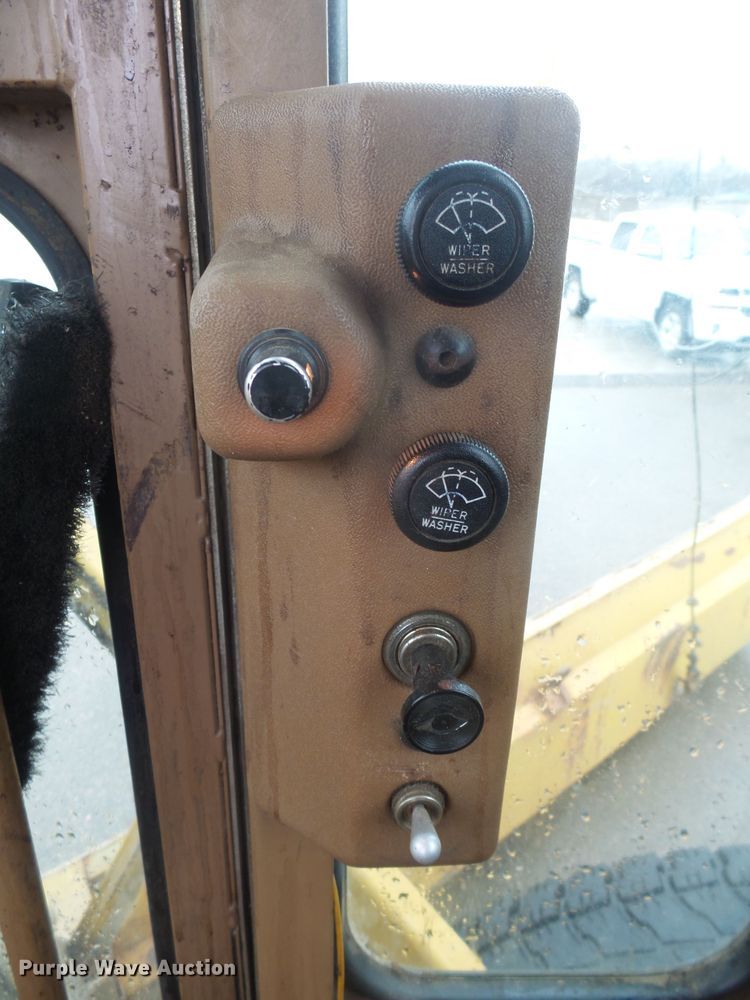 image for item EF9617 1985 Caterpillar 140G motor grader