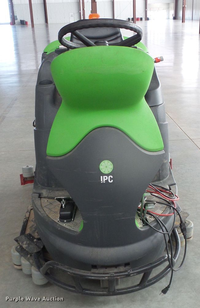 image for item EL9112 IPC Gansow CT230 floor scrubber