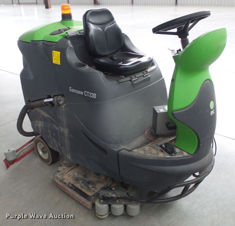 image for item EL9112 IPC Gansow CT230 floor scrubber