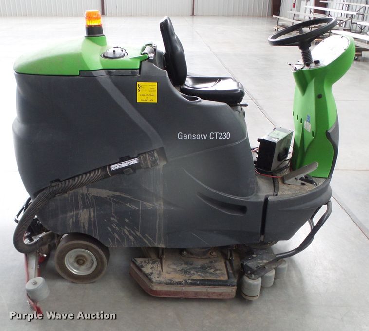 image for item EL9112 IPC Gansow CT230 floor scrubber