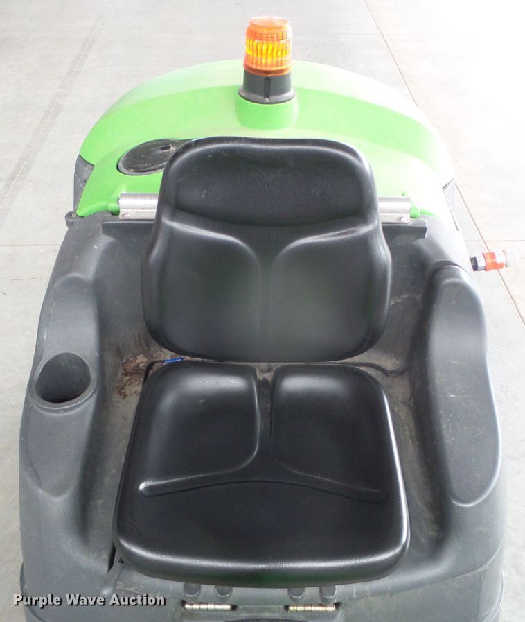 image for item EL9112 IPC Gansow CT230 floor scrubber