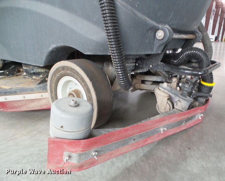 image for item EL9112 IPC Gansow CT230 floor scrubber