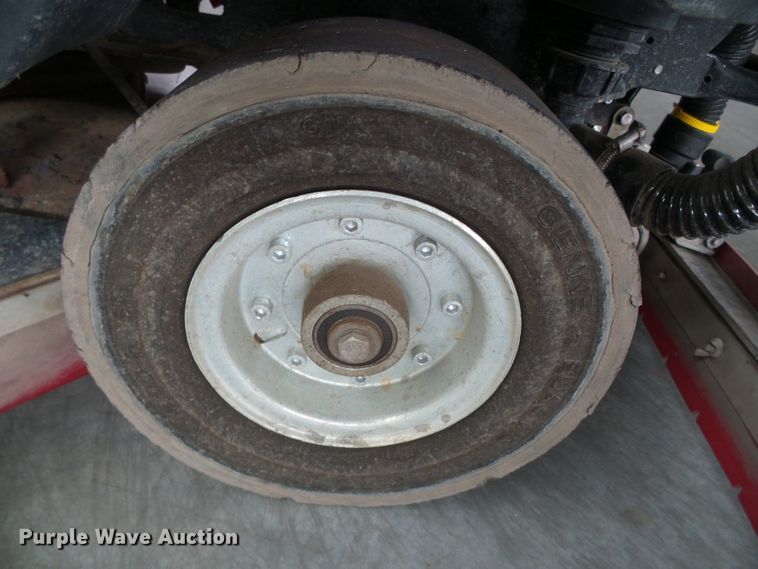 image for item EL9112 IPC Gansow CT230 floor scrubber