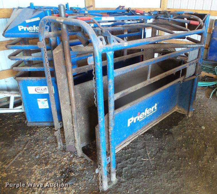image for item EL9114 Priefert manual calf roping chute