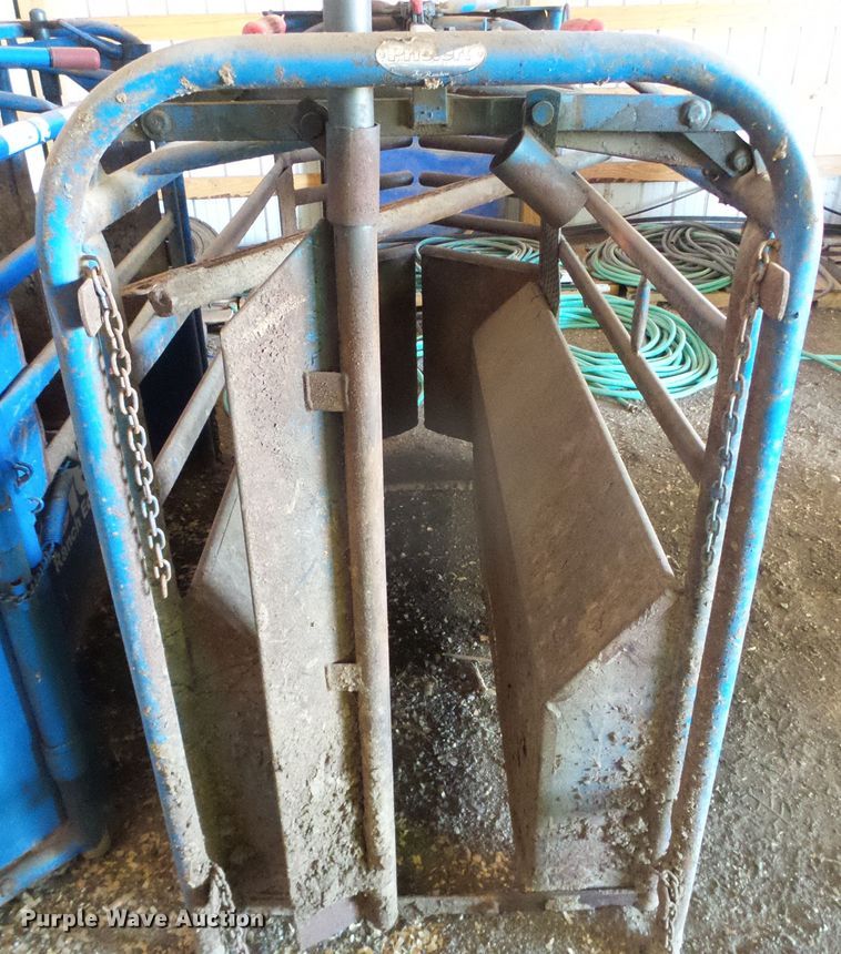 image for item EL9114 Priefert manual calf roping chute