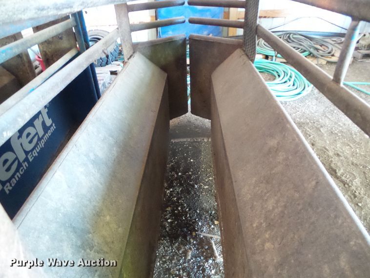 image for item EL9114 Priefert manual calf roping chute