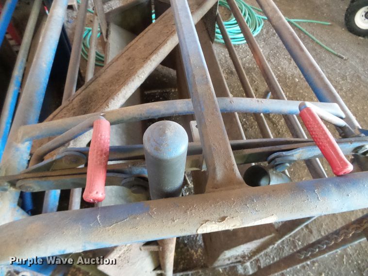 image for item EL9114 Priefert manual calf roping chute