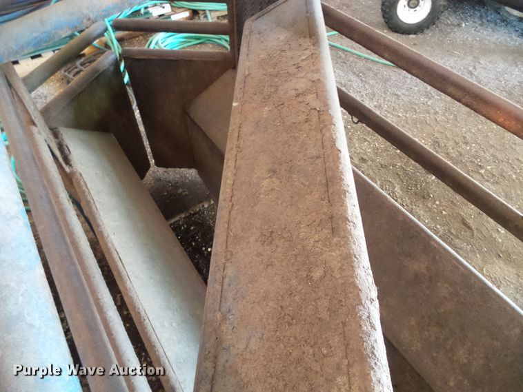 image for item EL9114 Priefert manual calf roping chute