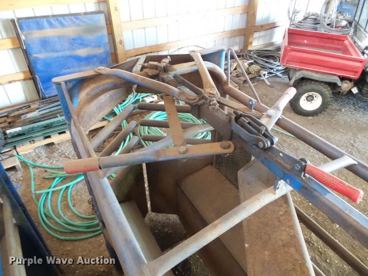 image for item EL9114 Priefert manual calf roping chute