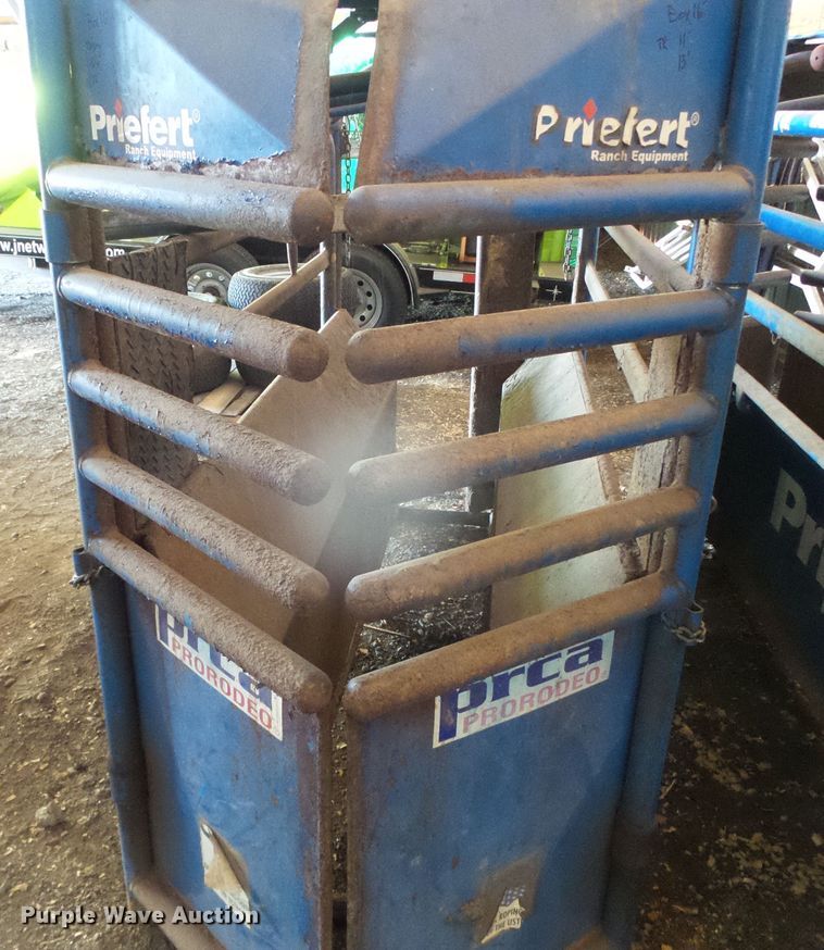image for item EL9114 Priefert manual calf roping chute