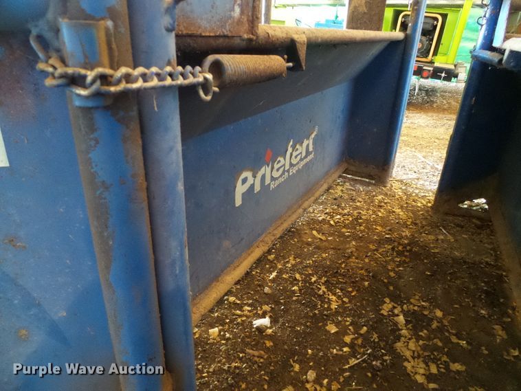 image for item EL9114 Priefert manual calf roping chute