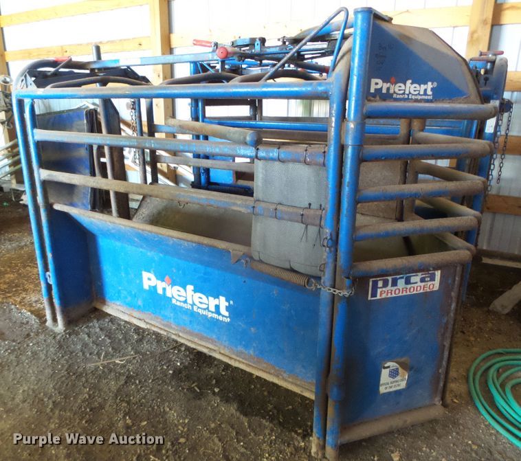 image for item EL9114 Priefert manual calf roping chute