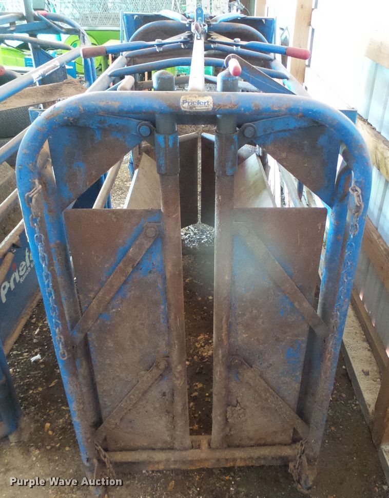 image for item EL9115 Priefert manual calf roping chute