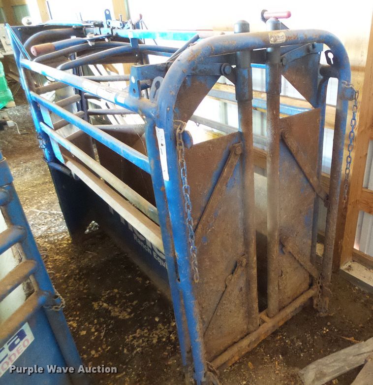 image for item EL9115 Priefert manual calf roping chute