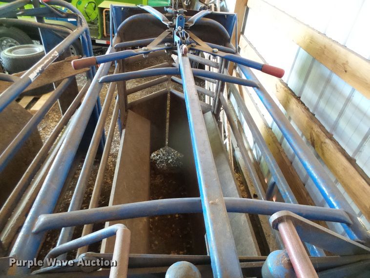 image for item EL9115 Priefert manual calf roping chute