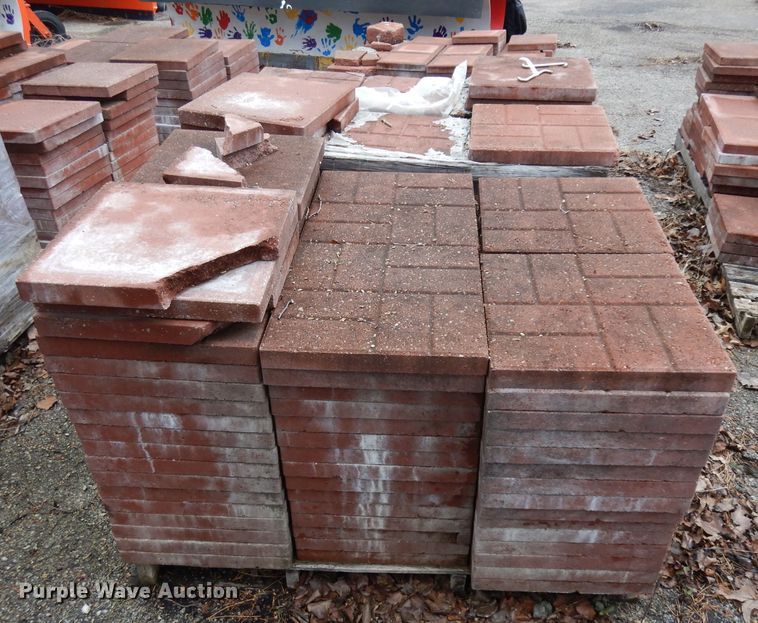 image for item ER9996 Approximately 500 paver bricks