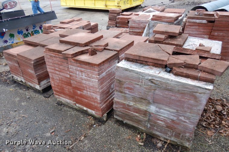 image for item ER9996 Approximately 500 paver bricks