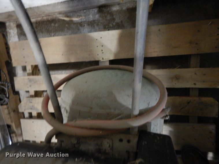 image for item FD9958 Speedaire air compressor