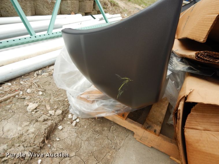 2002 Ford F250 pickup truck parts in Kansas City, KS Item FD9980 sold