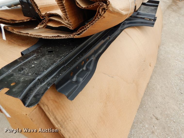 2002 Ford F250 pickup truck parts in Kansas City, KS Item FD9980 sold