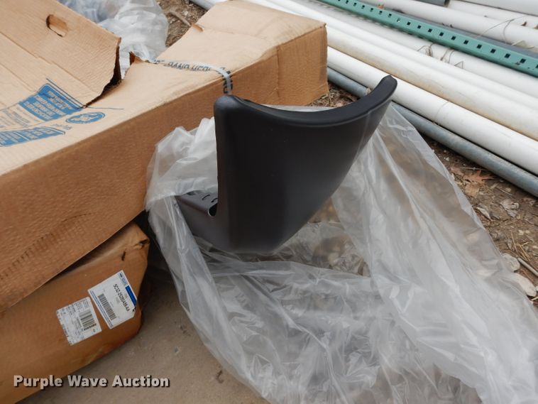 2002 Ford F250 pickup truck parts in Kansas City, KS Item FD9980 sold