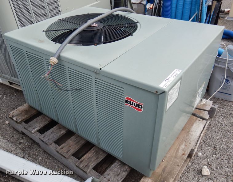 image for item FD9986 2006 Ruud VAPC-024JAZ roof top AC unit