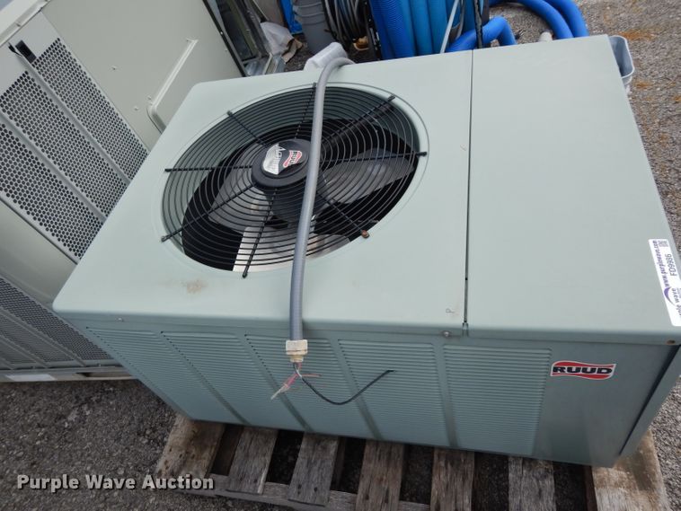 image for item FD9986 2006 Ruud VAPC-024JAZ roof top AC unit
