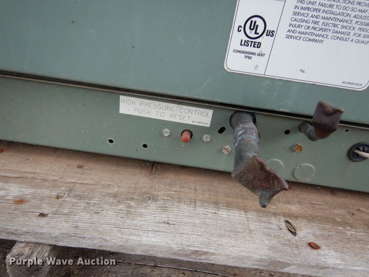 image for item FD9986 2006 Ruud VAPC-024JAZ roof top AC unit