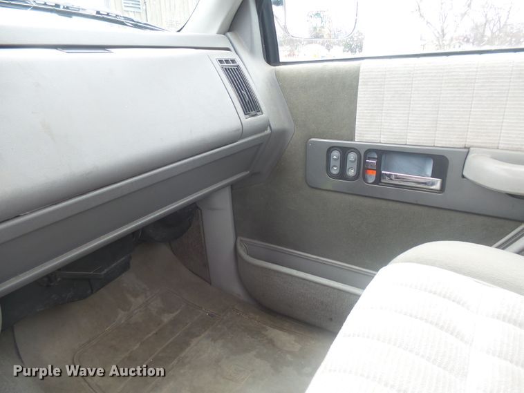 image for item FR9517 1993 Chevrolet K1500  pickup truck