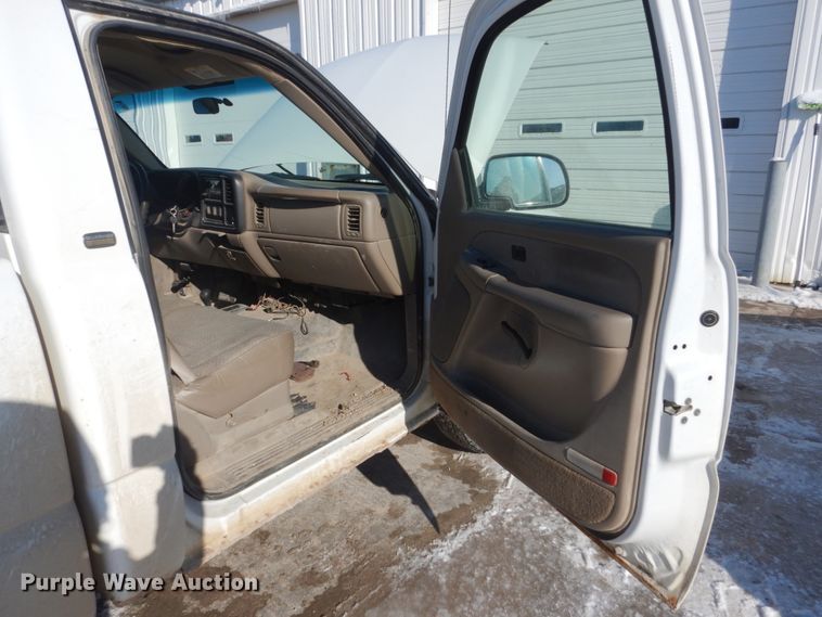 image for item FX9013 2002 Chevrolet Silverado 1500  pickup truck