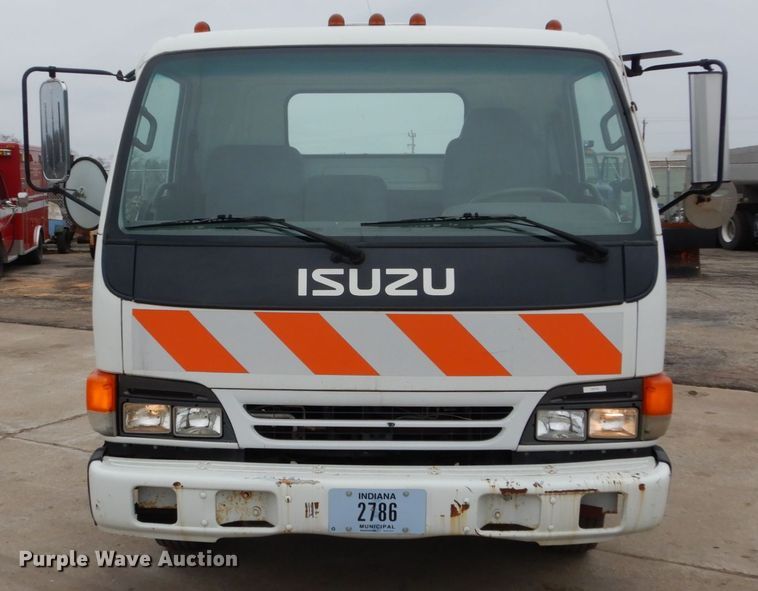 image for item GB9881 2001 Isuzu NPR truck cab and chassis