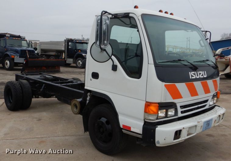 image for item GB9881 2001 Isuzu NPR truck cab and chassis