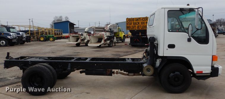 image for item GB9881 2001 Isuzu NPR truck cab and chassis