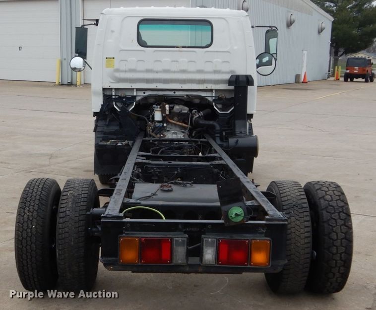 image for item GB9881 2001 Isuzu NPR truck cab and chassis