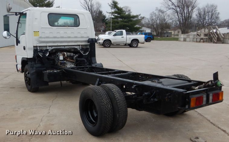 image for item GB9881 2001 Isuzu NPR truck cab and chassis